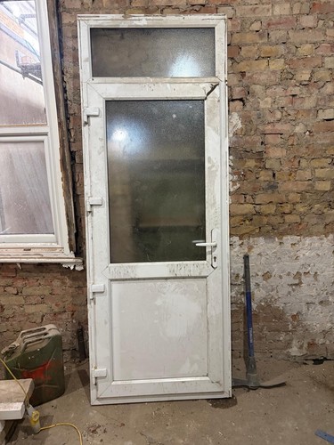Outward opening door with top - outward,