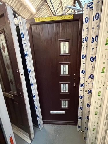 Showroom composite front - ex,